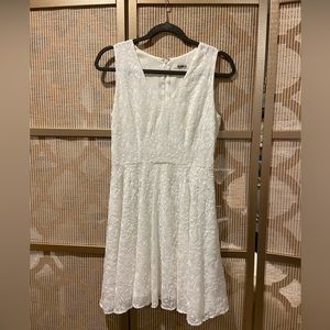 BB Dakota dress, white with floral pattern, size 4, great condition